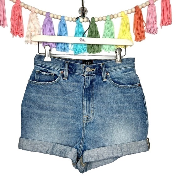 BDG Urban Outfitters High Waisted High Rise Denim Mom Jean Shorts Size 27 - Picture 1 of 16